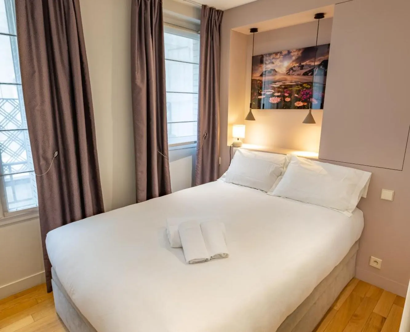 Appartement Cosy Au Coeur Du Triangle D Or Avec Climatisation パリ 0*,  フランス