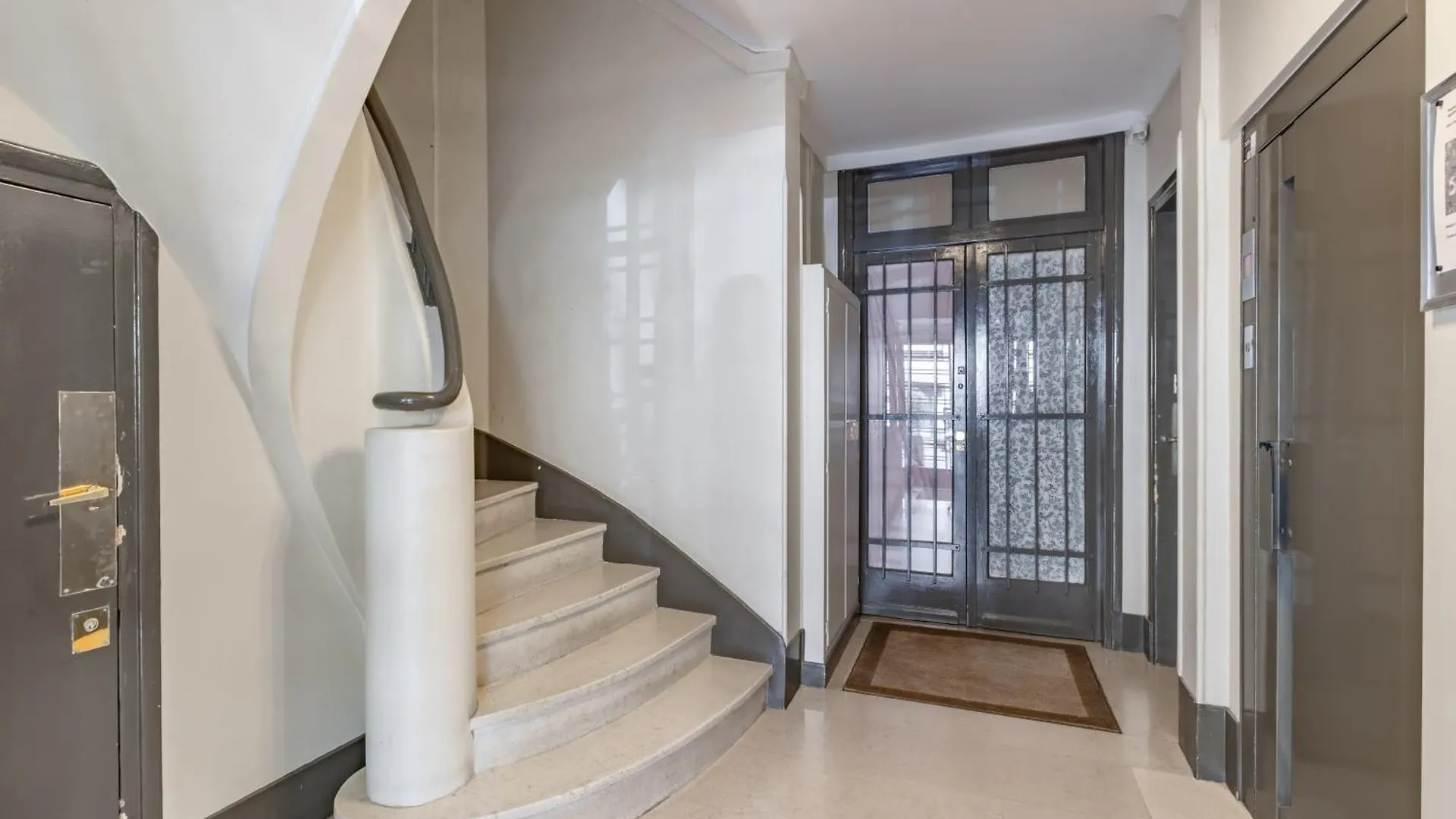 Appartement Cosy Au Coeur Du Triangle D Or Avec Climatisation パリ 0*,