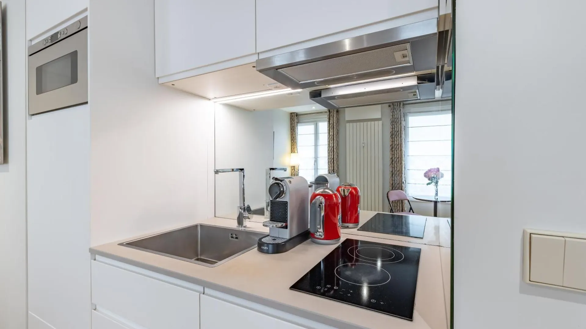 Appartement Cosy Au Coeur Du Triangle D Or Avec Climatisation パリ アパート