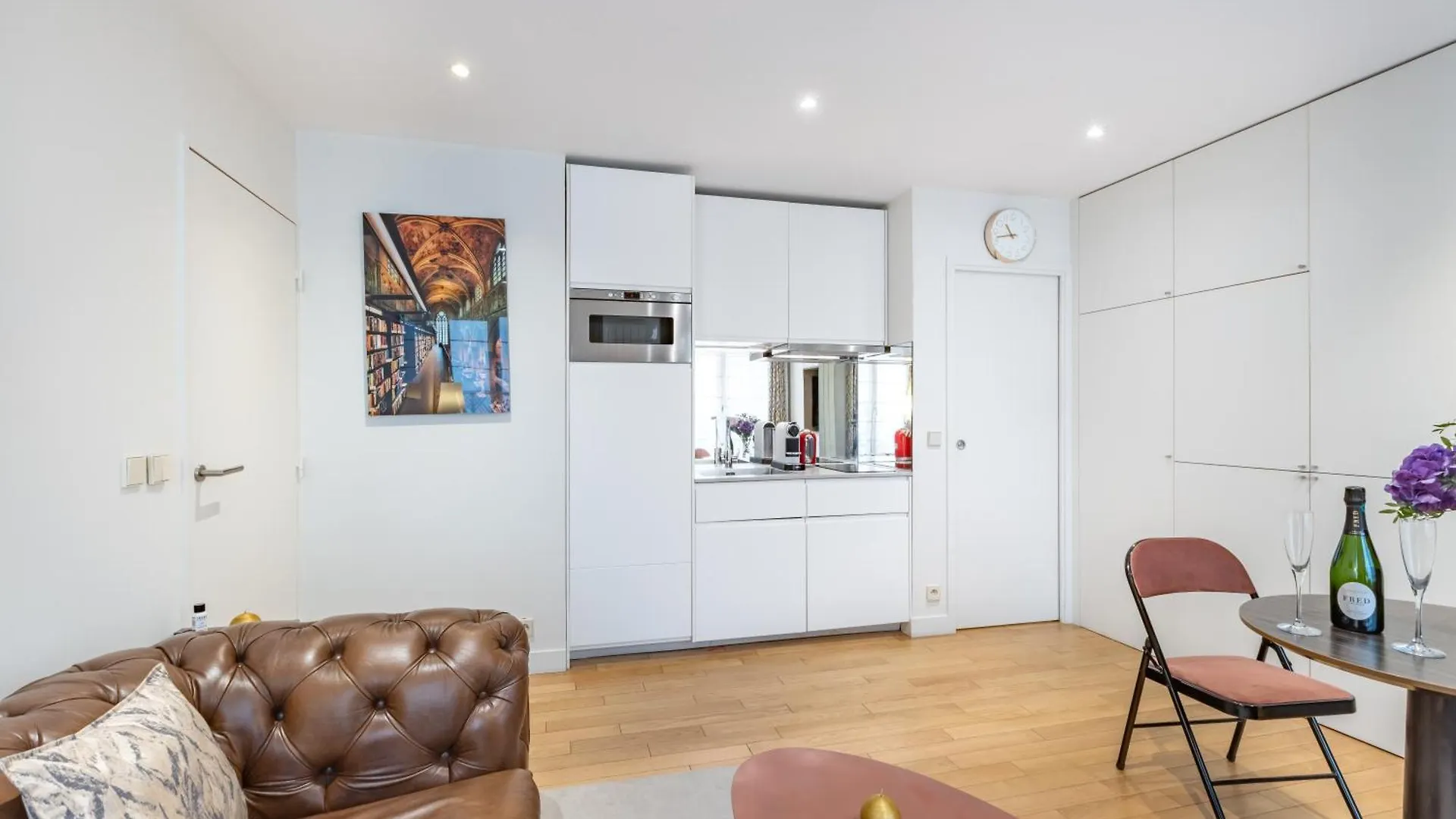 Apartment Appartement Cosy Au Coeur Du Triangle D Or Avec Climatisation Paris